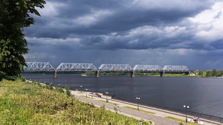 МЧС выпустило новое экстренное предупреждение о грозе и ветре в Ярославской области