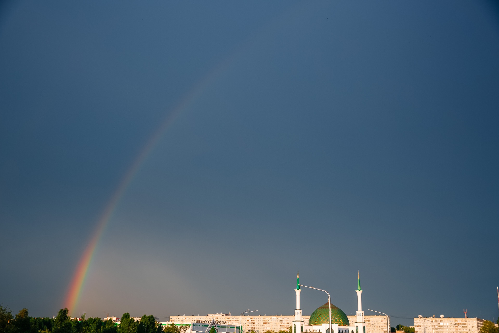 «Так красиво, что камерой не передать»: кузбассовцы заметили в Шерегеше зимнюю радугу