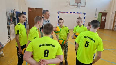 «Мальчишки раскрылись на глазах»: в Архангельске судостроители сыграли в волейбол с воспитанниками детдома