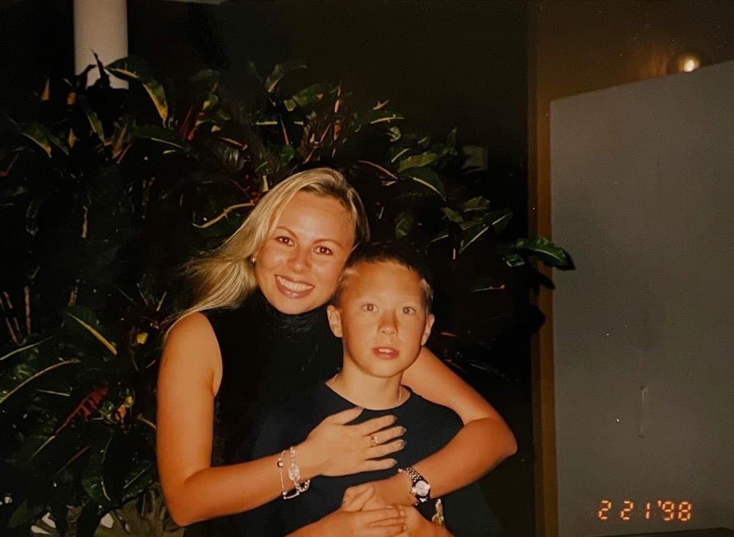 Лариса Терентьева с сыном Григорием в 1998 году Лариса Терентьева с сыном Григорием в 1998 году