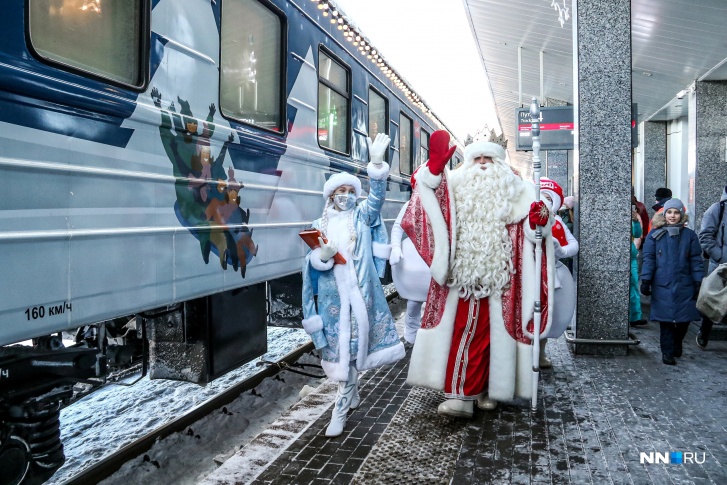 Попасть в вагон Деда Мороза можно только по билету Попасть в вагон Деда Мороза можно только по билету