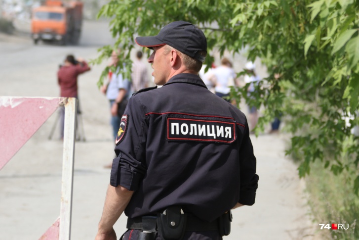 Полицейские доставили задержанного в отдел полиции «Советский»