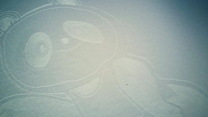 Екатеринбуржец вытоптал на Химмашевском пруду трехсотметрового олимпийского мишку