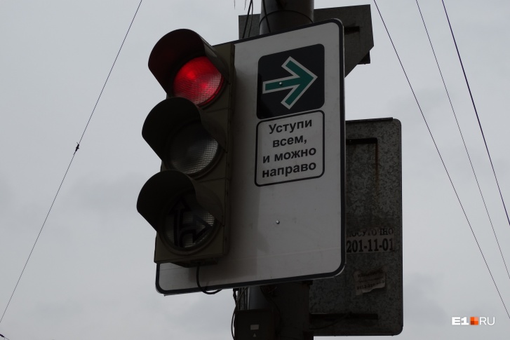 Идею об установке знаков, разрешающих поворот под красный, ярославским властям подкинули дорожные активисты