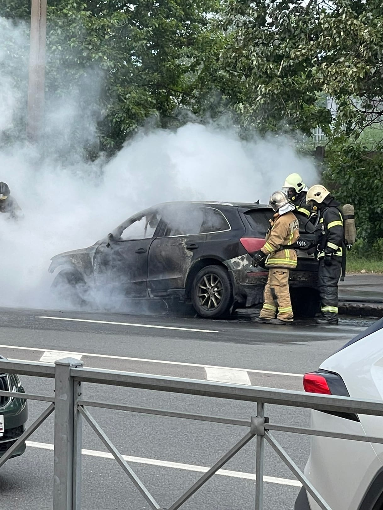 Я бы плакал». Audi Q5 сгорела у автосалона на Полюстровском | 18.07.2022 |  Санкт-Петербург - БезФормата