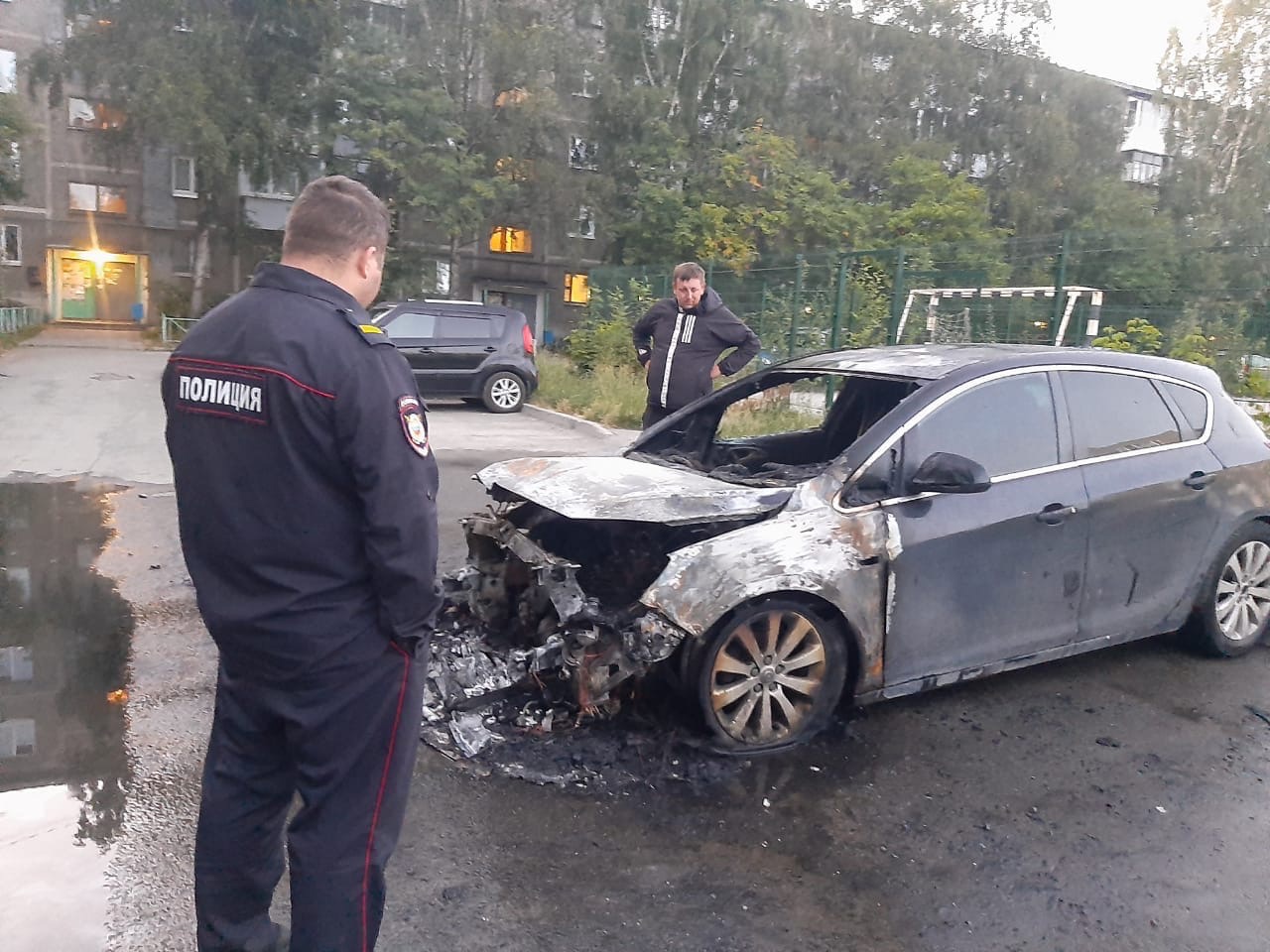 В Свердловской области у известной коммунистки спалили автомобиль. Перед этим ей угрожали