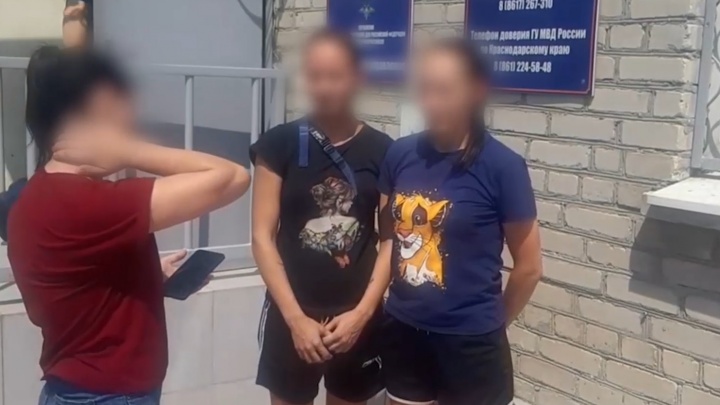 В Новороссийске девушки из Иркутска и Нижнего Тагила отобрали у прохожего пистолет