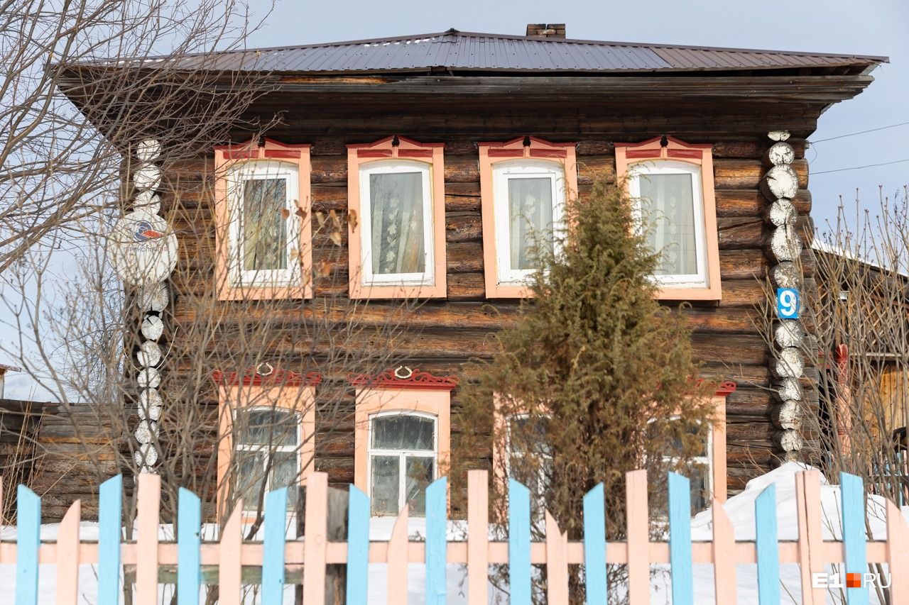 В Свердловской области семья с четырьмя детьми осталась без дома из-за пожара
