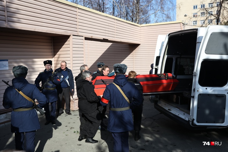 Гражданская панихида прошла в ритуальном зале дорожной больницы на улице Доватора Гражданская панихида прошла в ритуальном зале дорожной больницы на улице Доватора