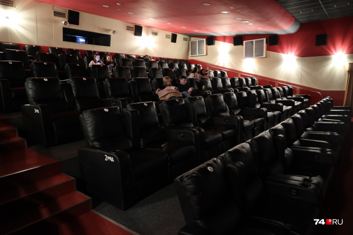 В кинотеатрах теперь легко найти свободное место