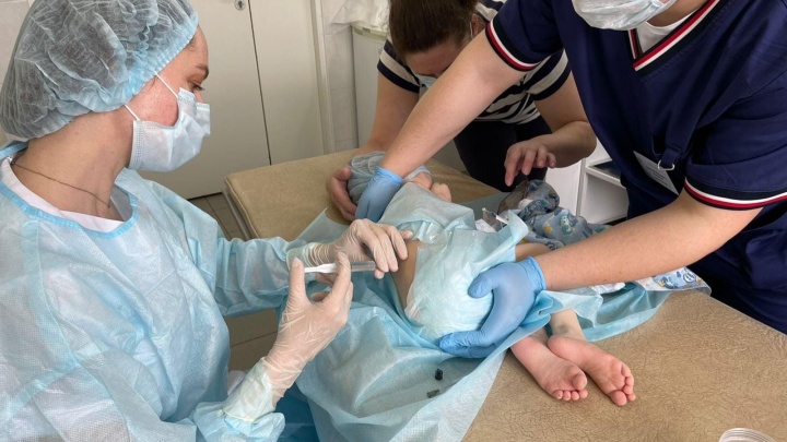 В Областной детской больнице сделали сотую инъекцию препарата, который лечит малышей со СМА