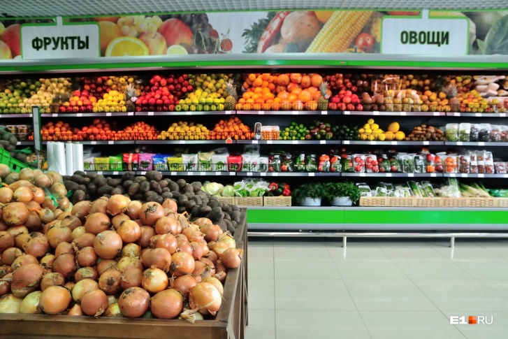Больше всего рост цен за год отразился на овощах, фруктах и крупах