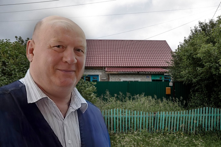 Педагогический стаж Алексея — 43 года. Он всю жизнь проработал учителем географии и даже получил почетное звание — «Заслуженный учитель РФ» Педагогический стаж Алексея — 43 года. Он всю жизнь проработал учителем географии и даже получил почетное звание — «Заслуженный учитель РФ»