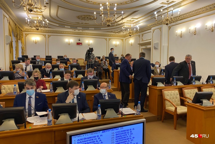 Федеральный законопроект о QR-кодах поддержали 26 депутатов облдумы Зауралья, трое высказались против Федеральный законопроект о QR-кодах поддержали 26 депутатов облдумы Зауралья, трое высказались против