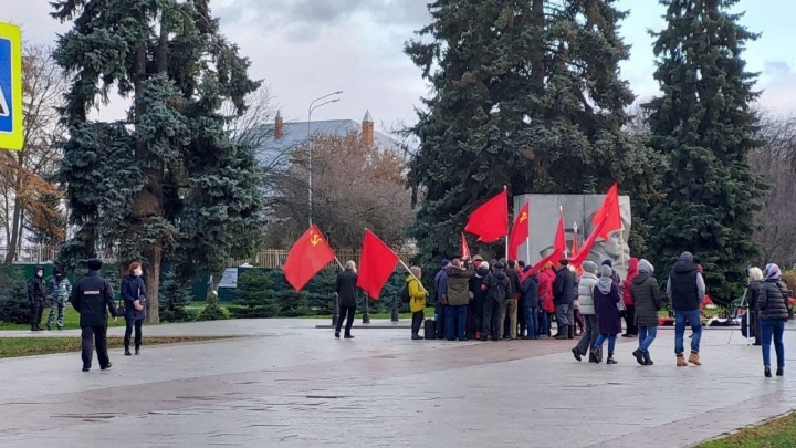 «Сюда стянули полицию»: коммунисты устроили демонстрацию в центре Ярославля