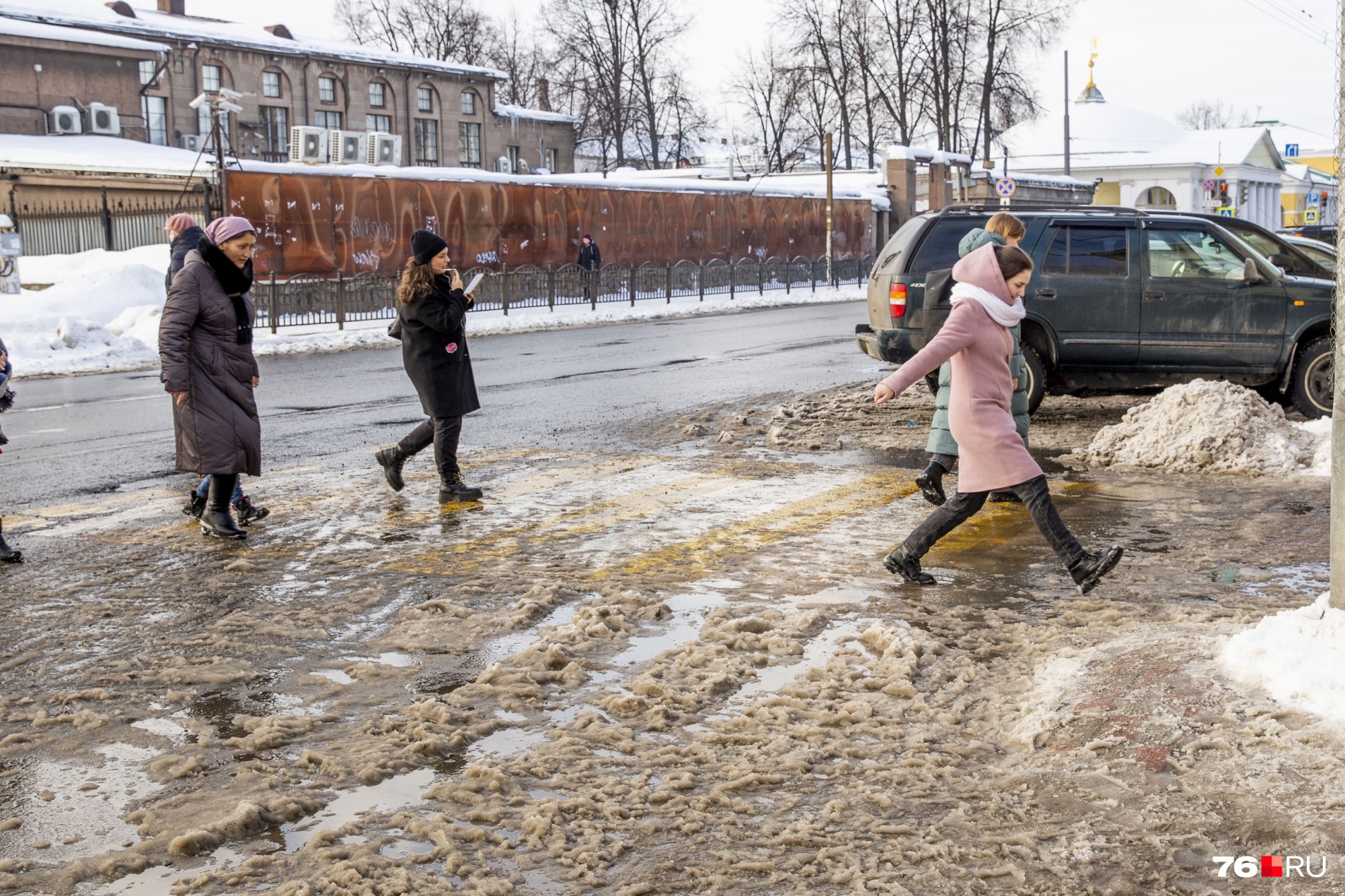 Смотришь на фото и чувствуешь, как вода заливается людям в ботинки Смотришь на фото и чувствуешь, как вода заливается людям в ботинки