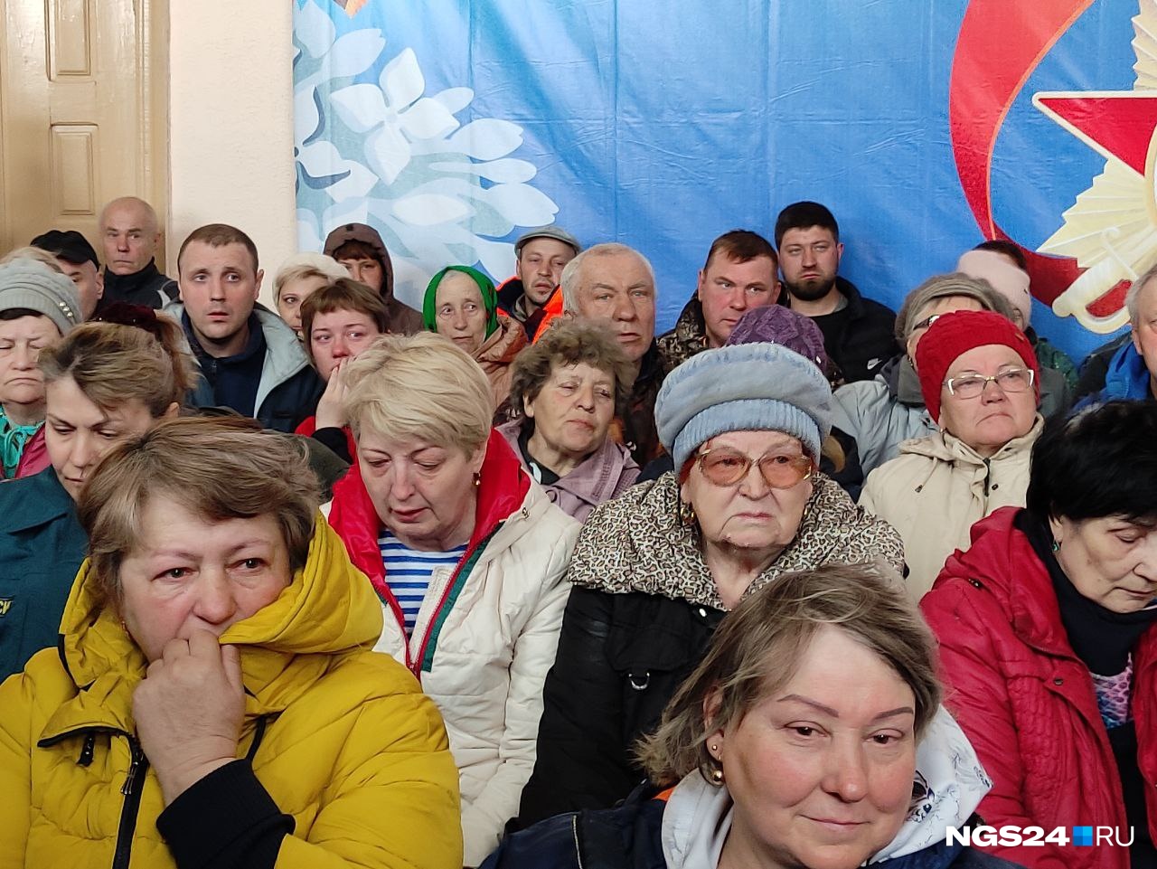 Погорельцы из Уяра на встрече с представителем губернатора Погорельцы из Уяра на встрече с представителем губернатора