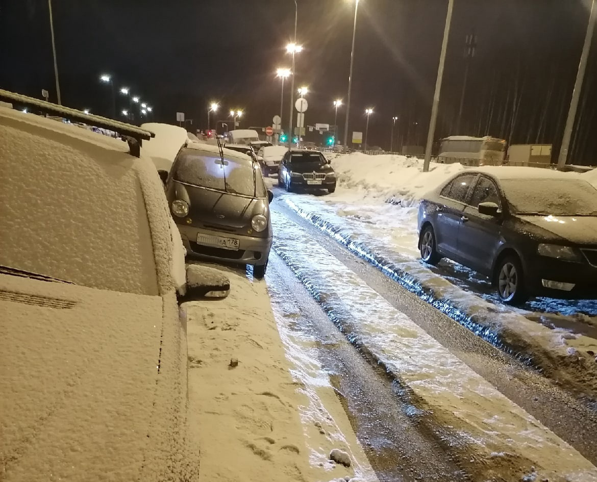 Нива» в Петербурге показала высший класс парковки на сугробе | 21.02.2022 |  Санкт-Петербург - БезФормата