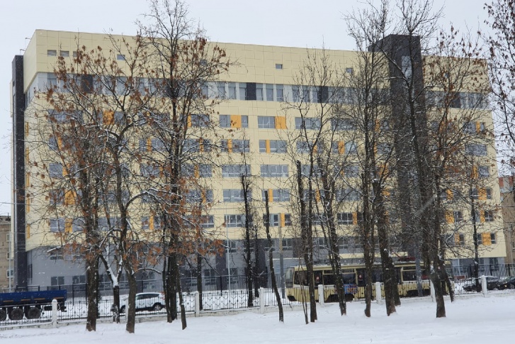Власти заверяют, что сам корпус практически готов, осталось оснастить его оборудованием Власти заверяют, что сам корпус практически готов, осталось оснастить его оборудованием
