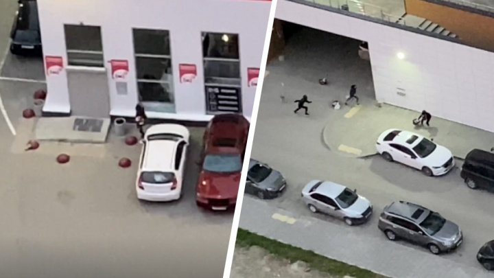 «Разбили стекло и пролезли внутрь». Банда подростков в Екатеринбурге ограбила продуктовый магазин