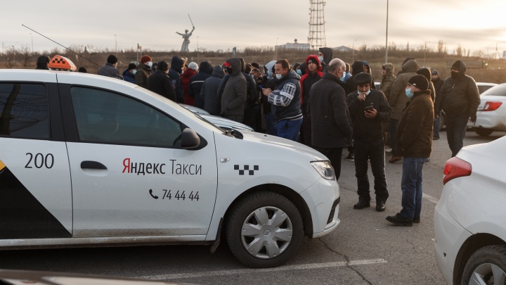 Суд Волгограда снизил штраф до минимального двоим участникам забастовки таксистов против агрегатора