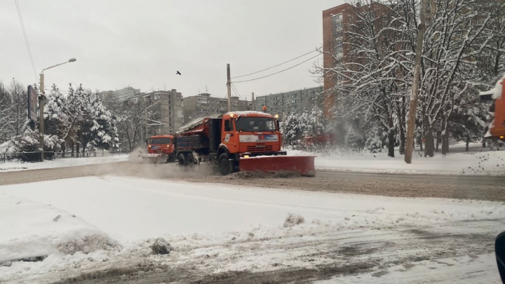 Власти Ростова ответили, в каких районах работает снегоуборочная техника