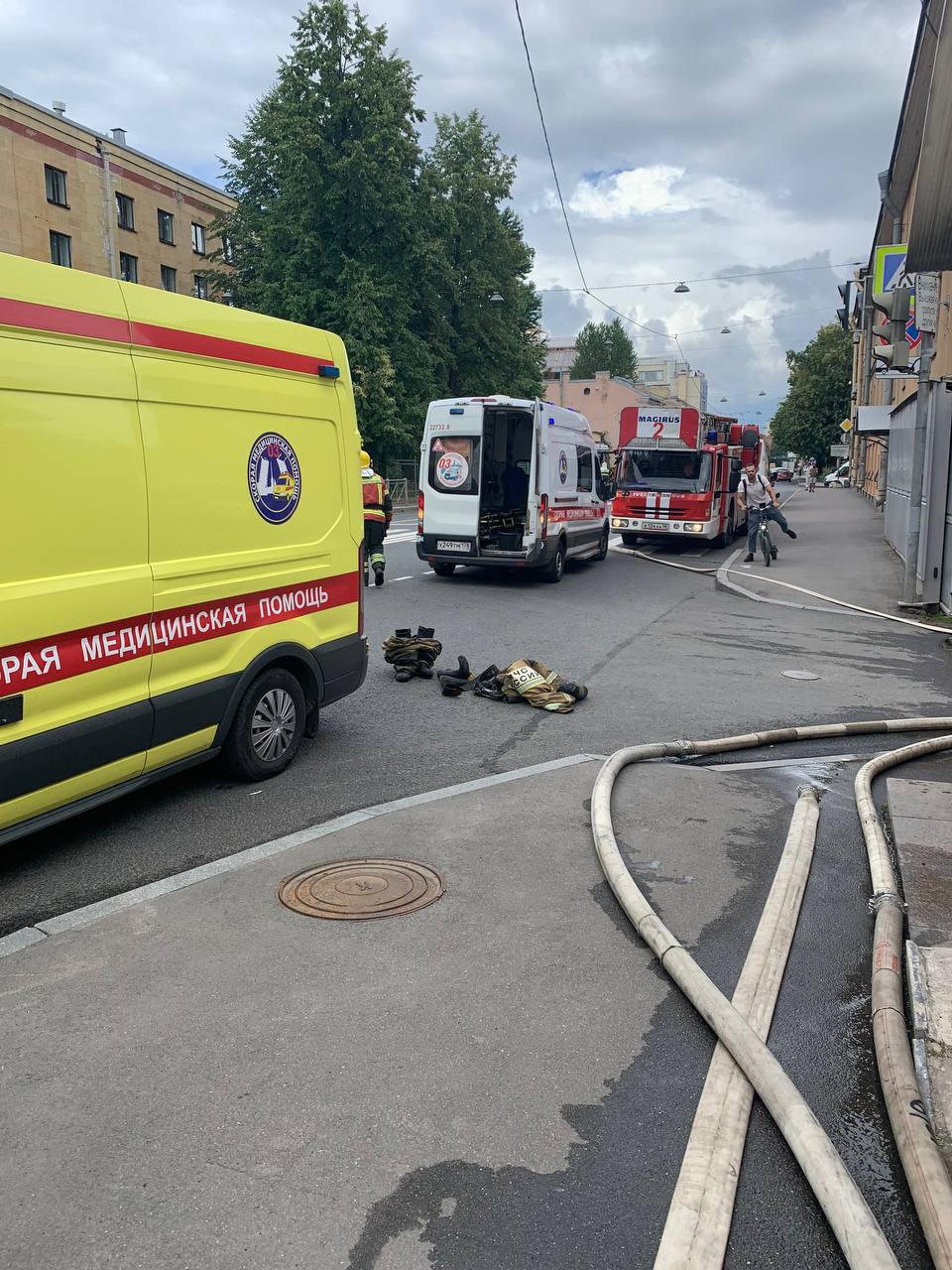 Ранг пожара на Днепропетровской повышали до третьего. Очевидцы говорят о  пострадавшей | 25.07.2022 | Санкт-Петербург - БезФормата