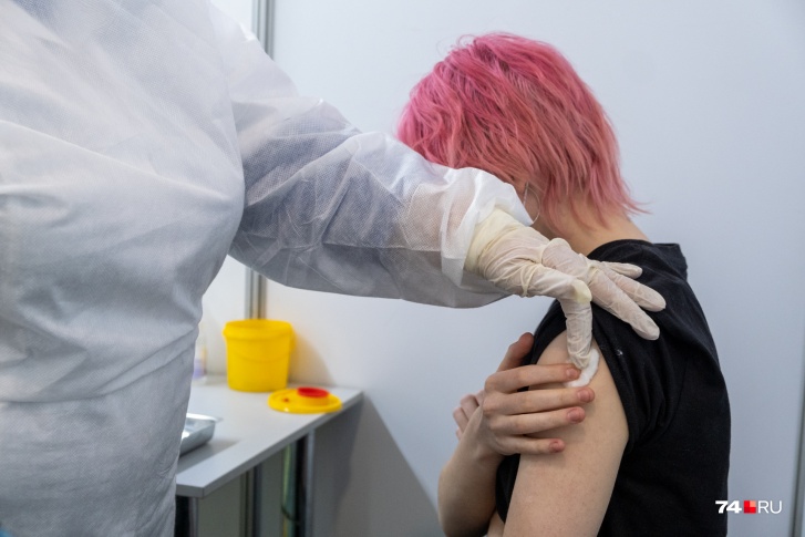 Вакцинация детей от ковида началась в Челябинской области вчера. За день, по данным Минздрава, прививки сделали 25 школьникам