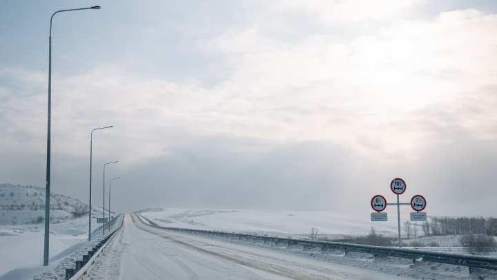 Более 2 тысяч коммунальщиков вышли на борьбу со снегом на дорогах Кузбасса