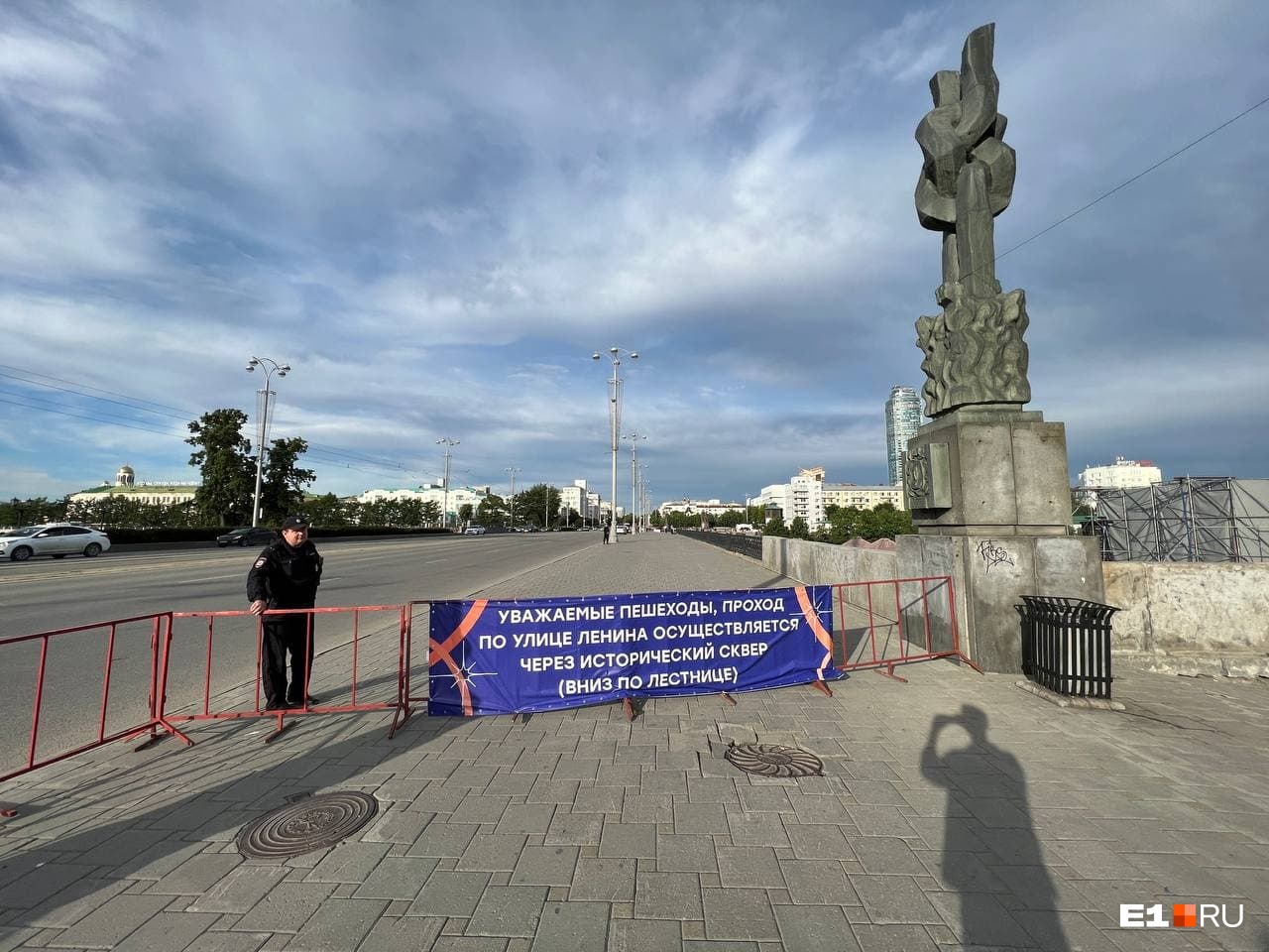 В разгар «Ночи музыки» проспект Ленина закрыли для пешеходов. Объясняем почему
