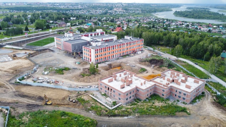 Власти Кузбасса назвали новый срок сдачи школы на 550 мест в Юрге. Рассказываем, что там будет