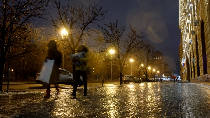 Дождь, ураган и гололед: синоптики предупреждают о надвигающейся на Волгоград и область стихии