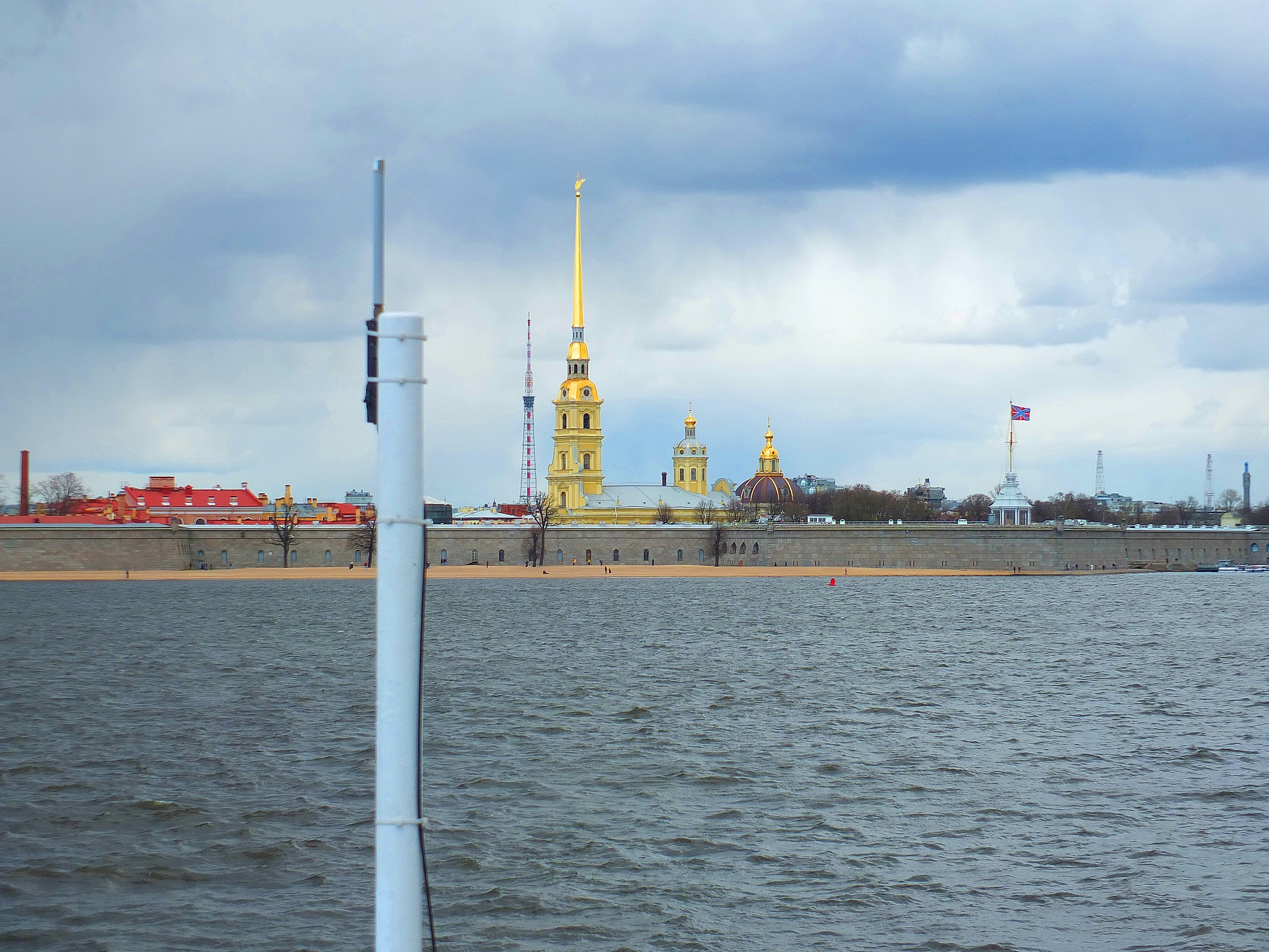 Сеть петербург. Санкт-Петербург сейчас. Экология Питера. Санкт-Петербург лето Санкт-Петербург. Смоленская набережная СПБ летом.