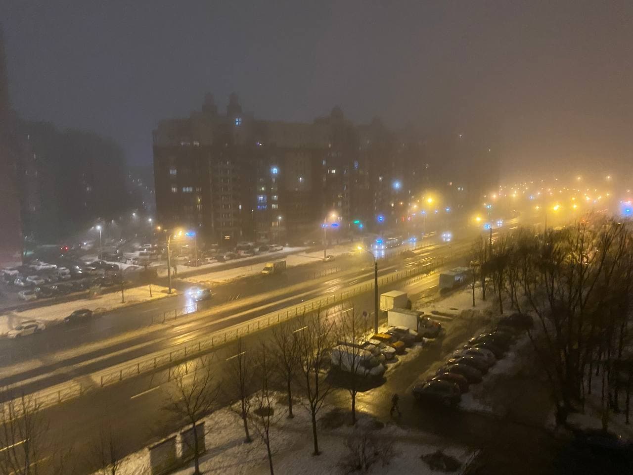 Туман усиливается. Посмотрите, как в Петербурге пропал небоскрёб