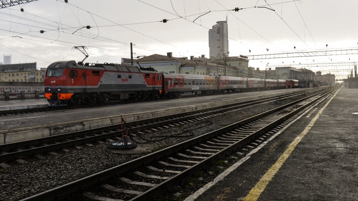 «Придется задерживать составы». Уральские железнодорожники — о введении QR-кодов в поездах