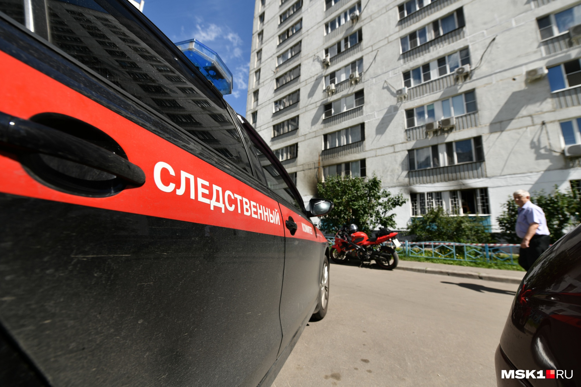 СКР начал проверку семьи девочки, которую сняли с балкона в Иркутске