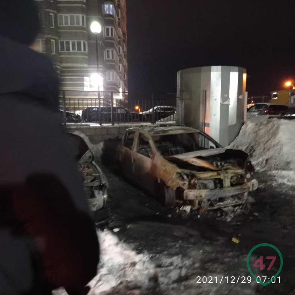 В Буграх опять сожгли машину местному депутату, а вместе с ней сгорел  автомобиль водителя «скорой» | 30.12.2021 | Санкт-Петербург - БезФормата