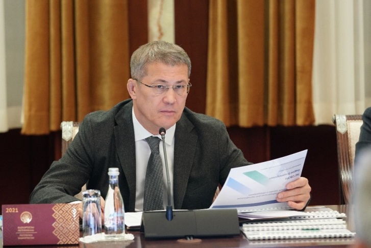 У властей нашли деньги на технику, но не на елки У властей нашли деньги на технику, но не на елки