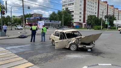 В ДТП на Комсомольском проспекте в Челябинске погиб водитель ВАЗа, вылетев в лобовое стекло
