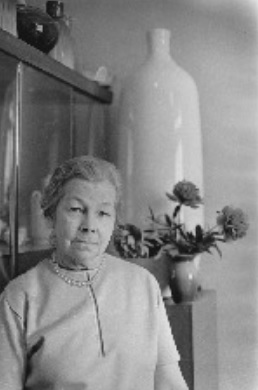 Анна Лепорская, заслуженный художник РСФСР. 1968 год Анна Лепорская, заслуженный художник РСФСР. 1968 год