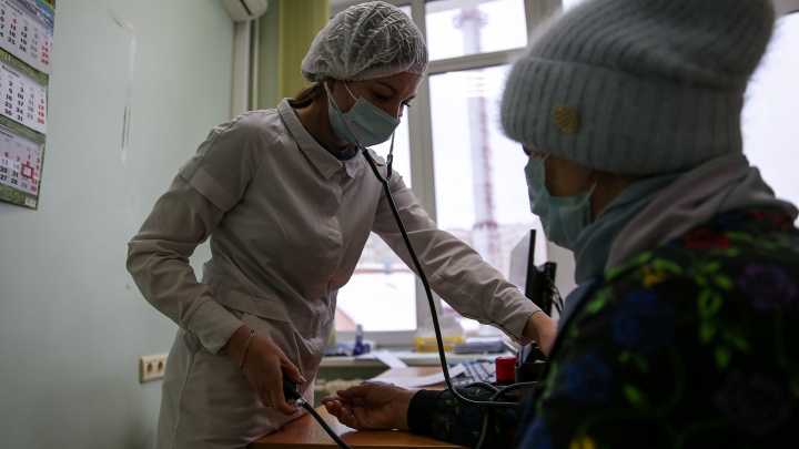 «Решение принимают люди даже без среднего медобразования»: как врачи отреагировали на продление режима работы в поликлиниках Уфы