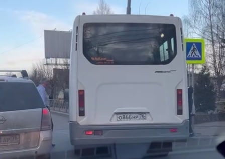 В центре Ярославля у автобуса с пассажирами на ходу отвалилось колесо