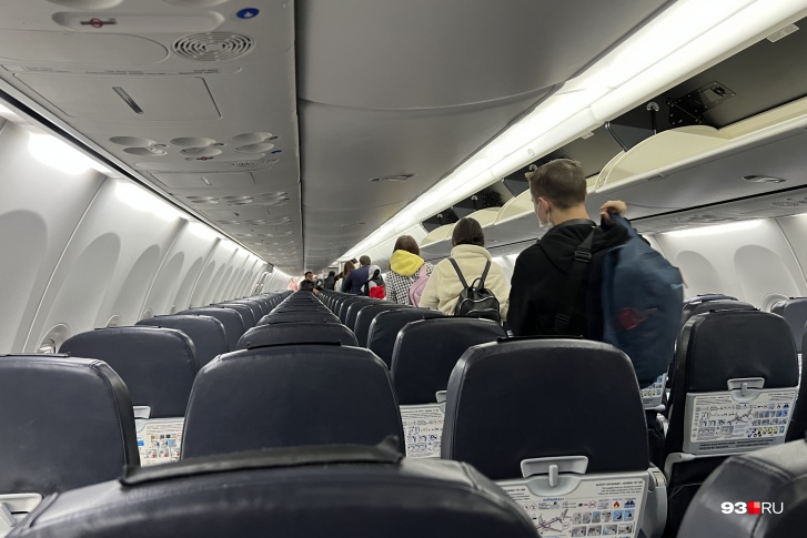 Пассажиров рейса пересадили на новый самолет и отправили в Краснодар спустя пять часов после возвращения в Шереметьево