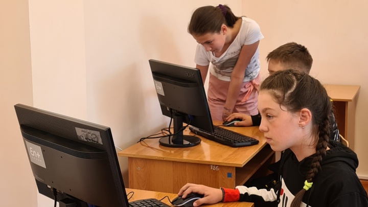 В Черемховской школе появились современные компьютеры, телевизоры и оргтехника