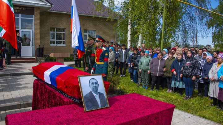 «Его лучезарную улыбку я помню до сих пор»: в Татарстане похоронили погибшего на Украине добровольца