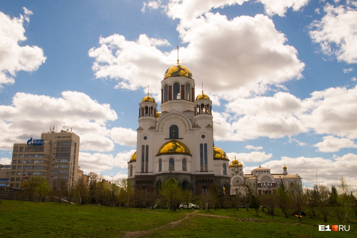 «Обвенчались, тут же зарегистрировались». В Екатеринбурге открыли загс прямо в Храме на Крови