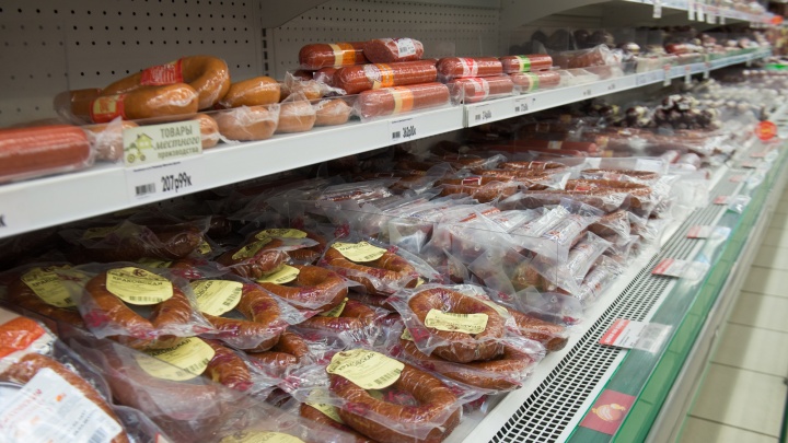 Конфеты и колбаса всё дороже: как изменились цены в Свердловской области