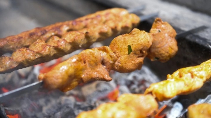 «Вкуснее в жизни свинины я еще не пробовал»: казанский шеф-повар назвал секреты идеального шашлыка