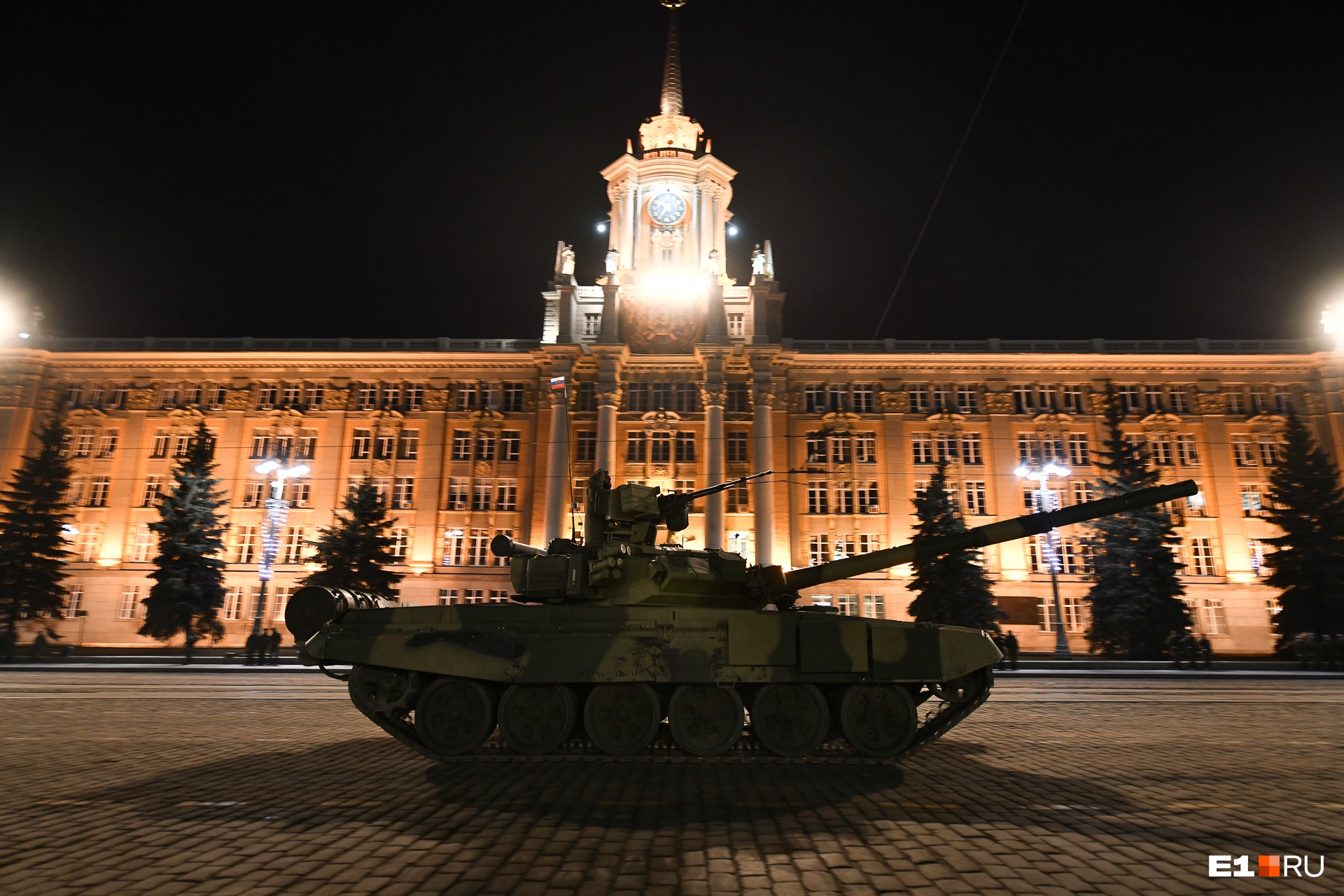Вечером в четверг в сторону центра Екатеринбурга выдвинется военная техника. Карта перекрытия улиц