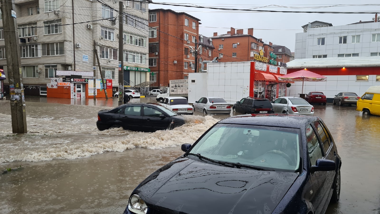 В Музыкальном не успевали откачивать воду В Музыкальном не успевали откачивать воду
